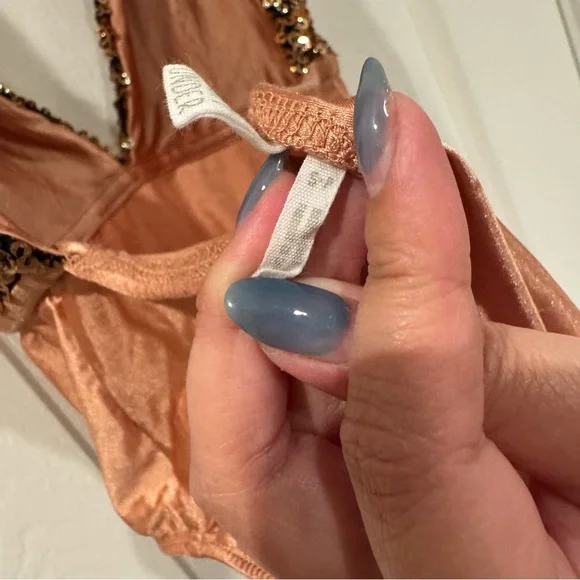 LN LuLu’s Out From Under Gold Sequin Deep Plunging Bodysuit S Small glitter - Picture 5 of 6